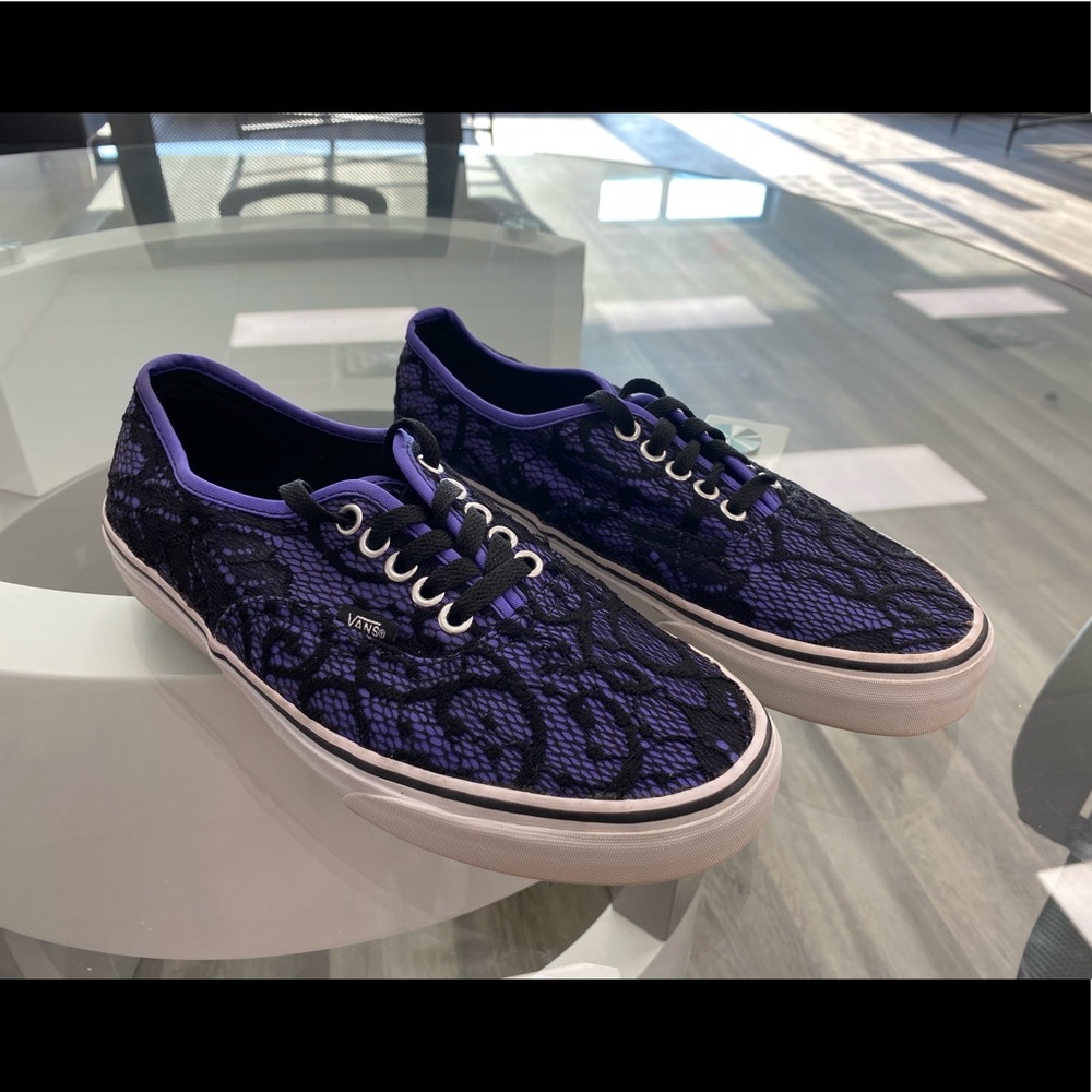 Women’s Size 9 Vans - Picture 1 of 5